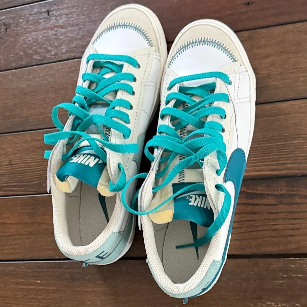 Nike Women’s Blazer Low ’77 Jumbo White Teal Green Leather Sneakers Size 11